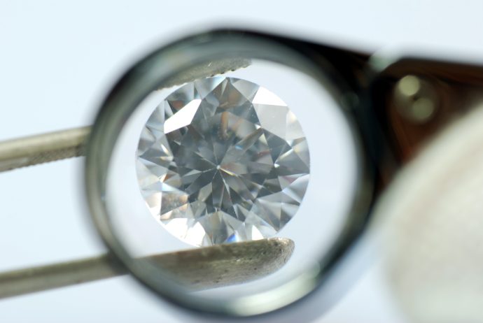 lupă specială pentru gradarea clarității diamantelor